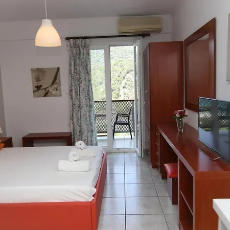 Poros ميكروس جيالوس