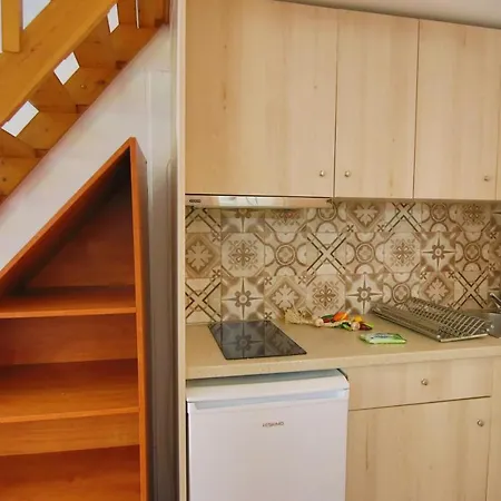 Poros شقة فندقية 2*