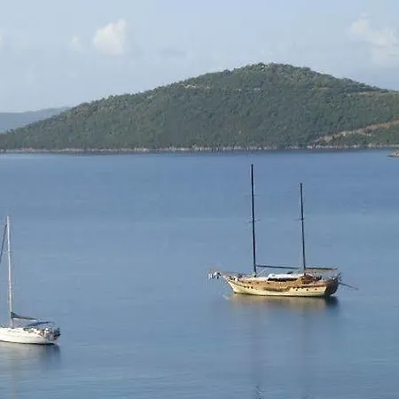Poros Beach 2*